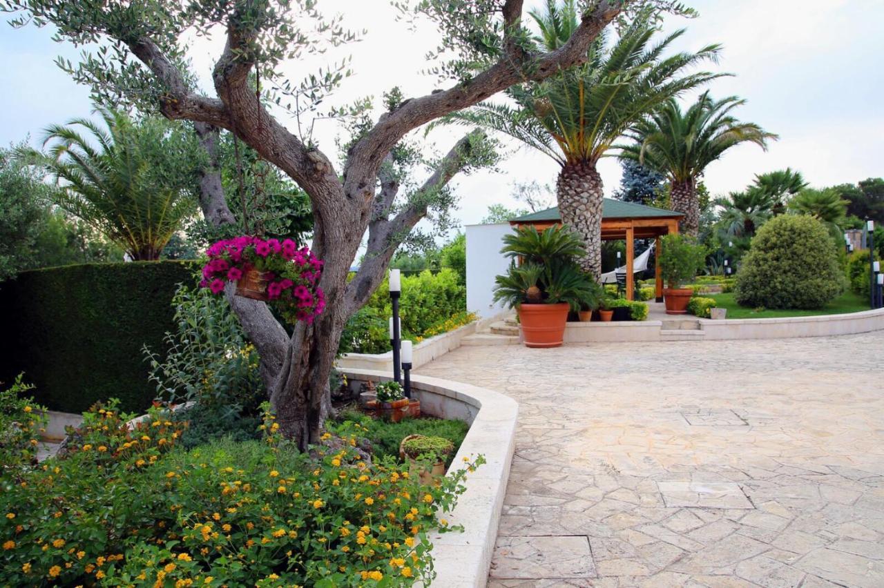 Trullo Al Monte Bed and Breakfast Ceglie Messapica Exteriör bild